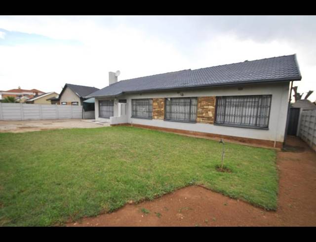 3 BEDROOM HOUSE FOR SALE IN LEONDALE